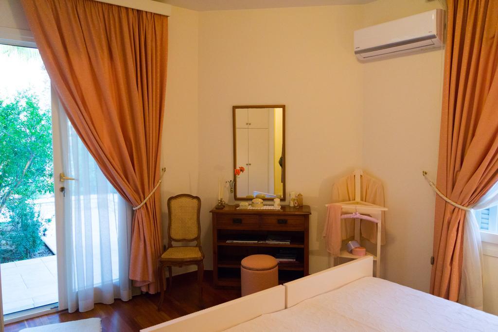 Villa Dh Epavlis Rio Esterno foto