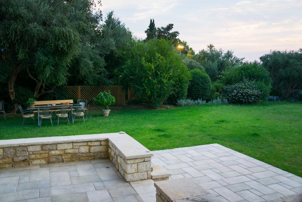 Villa Dh Epavlis Rio Esterno foto