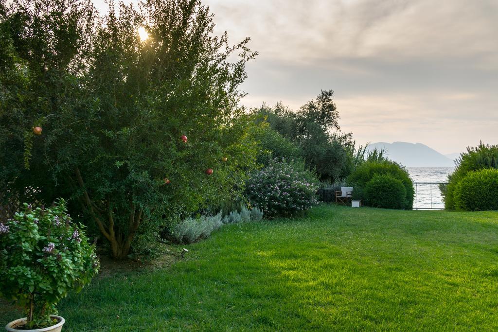 Villa Dh Epavlis Rio Esterno foto