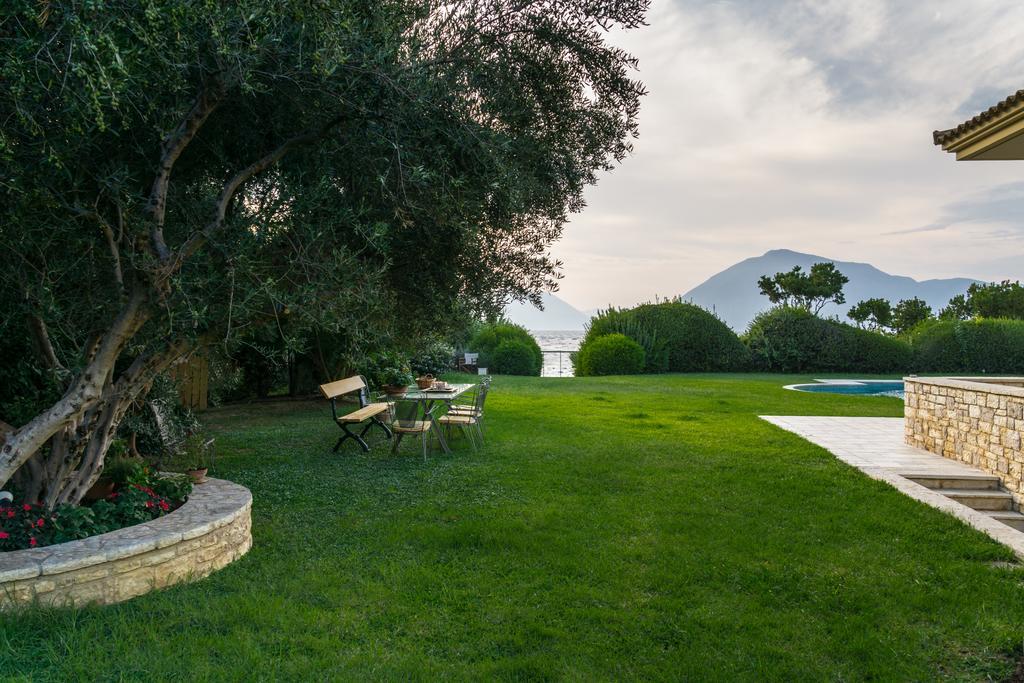 Villa Dh Epavlis Rio Esterno foto